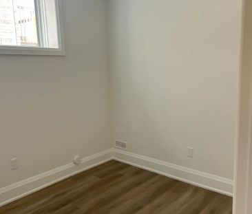Detached Home For Lease | N9247650 - Photo 4