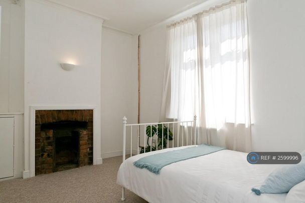 4 bedroom terraced house to rent - Photo 1