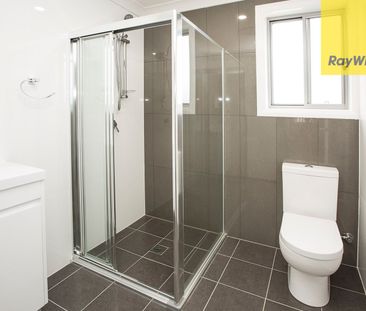 TOWNHOUSE, WALK TO STATION - Photo 2