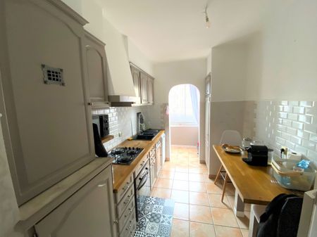 Appartement 5 pièces 81m2 MARSEILLE 5EME 1 870 euros - Photo 3