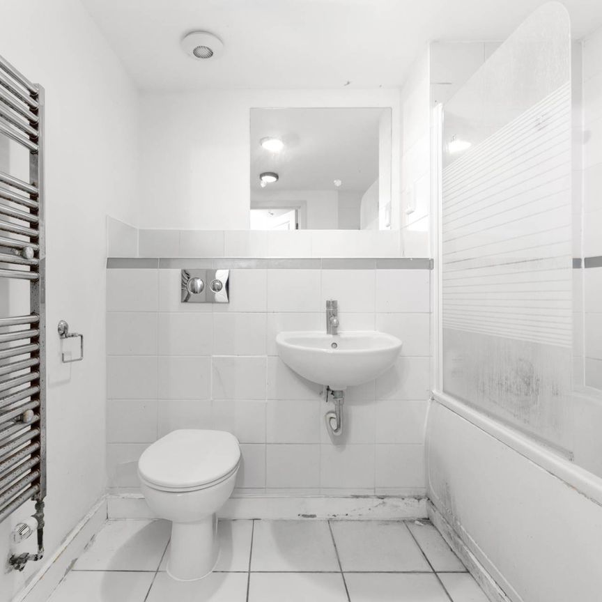 Price £1,500 pcm - Available 28/04/2026 - Furnished - Photo 1