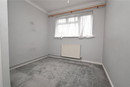 2 bedroom ground floor flat to rent - Photo 2