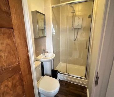 6 bedroom end of terrace house to rent - Photo 5