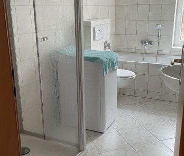 Erdgeschosswohnung mit Einbauküche - Photo 3