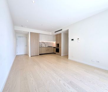 Modern One-Bedroom Apartment with Separate Study - Photo 5