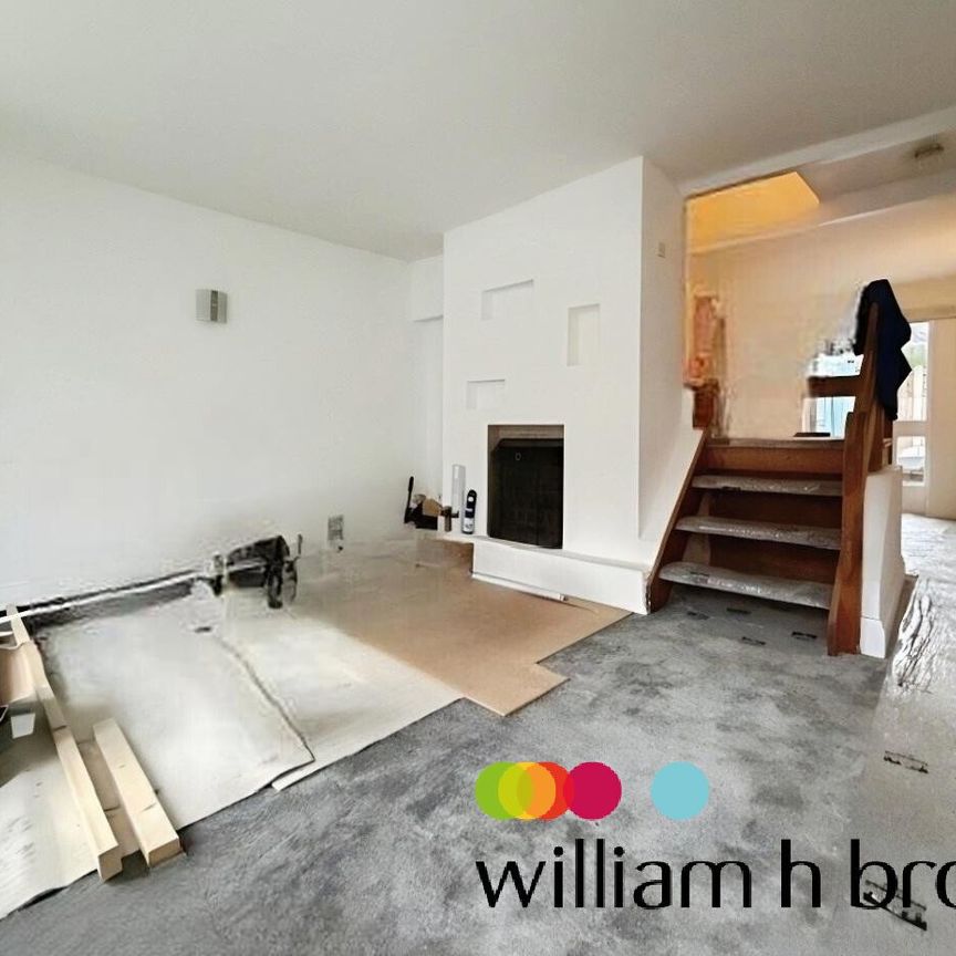 East Hill, Colchester - Photo 1