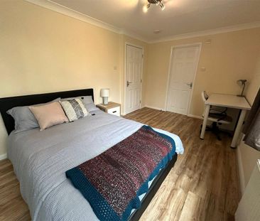1 bedroom in a house share to rent - Photo 2