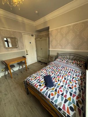 Room in a Shared House, Henleaze Road, BS9 - Photo 1