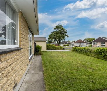 Lovely 3 bedroom family home – pet friendly! - Photo 2