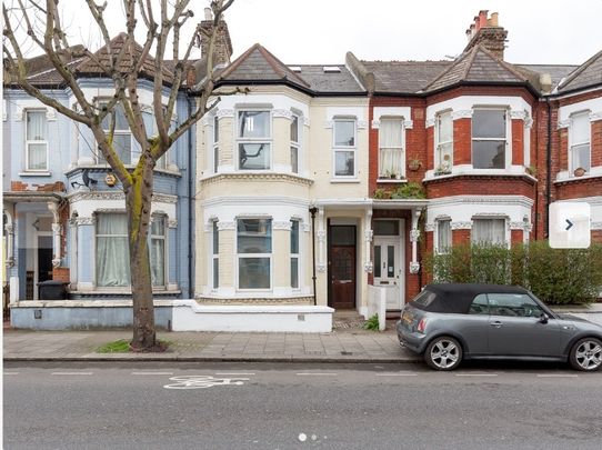2 Bed Flat, Elspeth Road, SW11 - Photo 1
