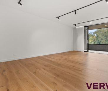 STUNNING CORNER APARTMENT - Photo 1