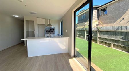 Well Maintained Modern Apartment - Photo 2