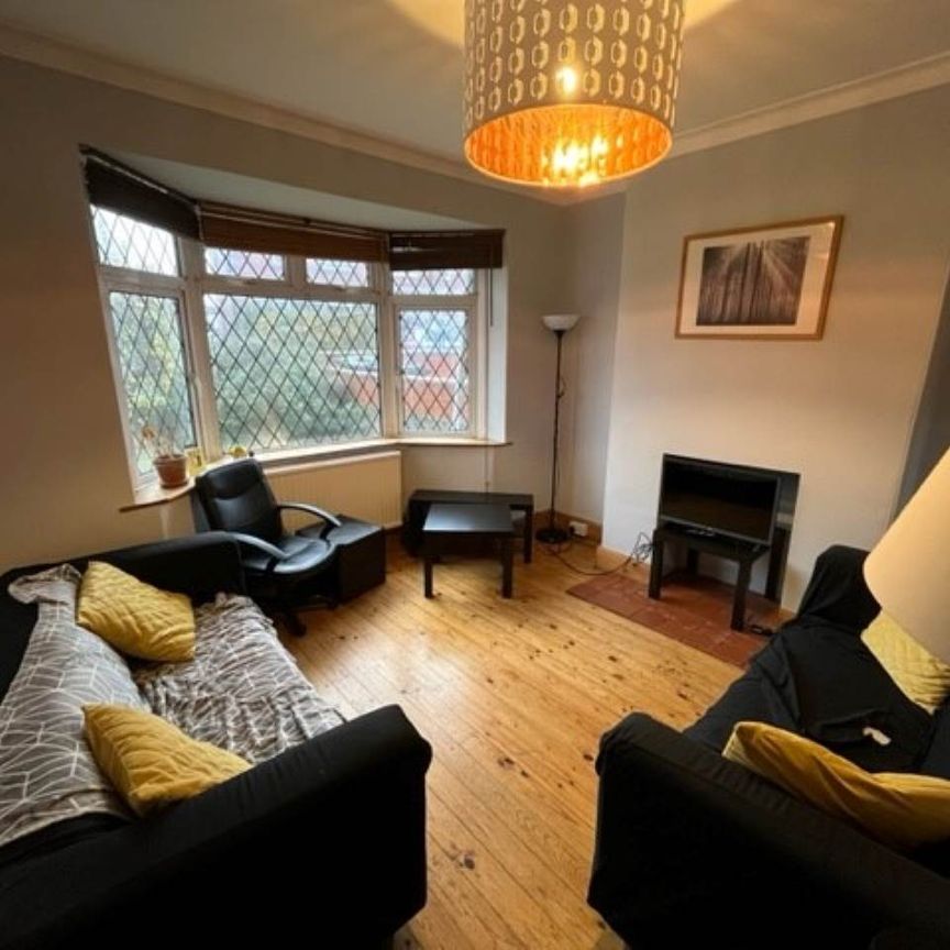 Eden Crescent (room 1), Burley, Leeds - Photo 1