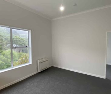 3 bedroom, Newtown - Photo 3