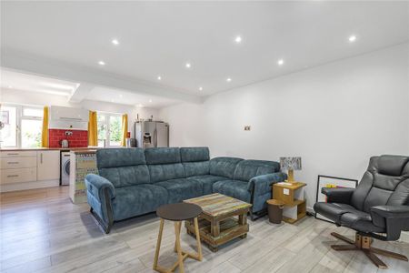 3 bedroom semi-detached house to rent - Photo 3