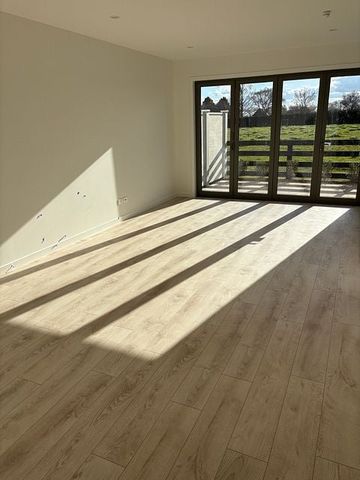 Modern 4BR Townhouse in Leamington - Photo 5
