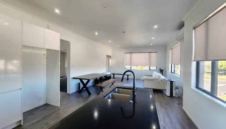 Stylish New-Build 4BR Home in Avondale - Photo 2