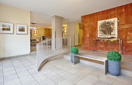 Bayview Towers - Photo 2