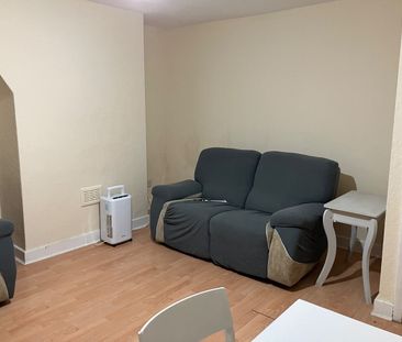 2 Bed Flat, Melmerby Court, M5 - Photo 3