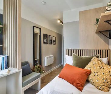 Premium 2 Bed Apartment - Photo 4
