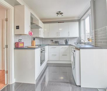 2 bedroom semi-detached house to rent - Photo 4