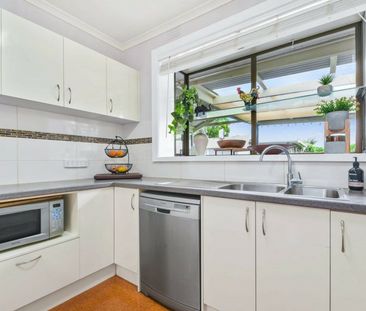 Charming Family Home in a Prime Location! - Photo 6