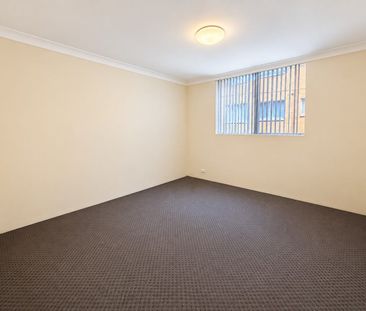Freshly Updated Three-Bedroom Unit in an Ultra-Convenient Katoomba ... - Photo 6