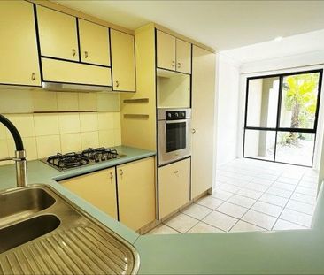 Beautiful 3-Bedroom Townhouse in the Heart of Hope Island â Your ... - Photo 1