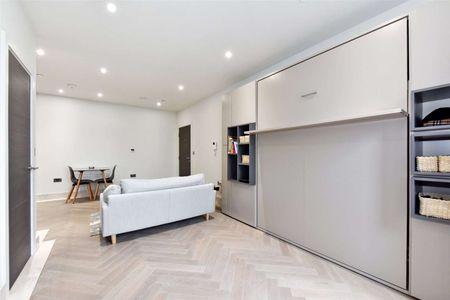 A modern fourth floor studio apartment to rent in the heart of the town centre - Photo 4