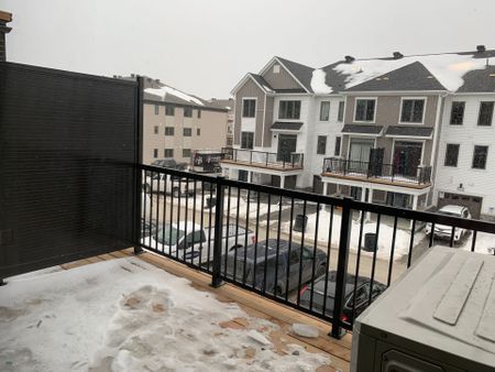 For Lease - 296 Anyolite Private, Barrhaven, Ontario - Photo 2