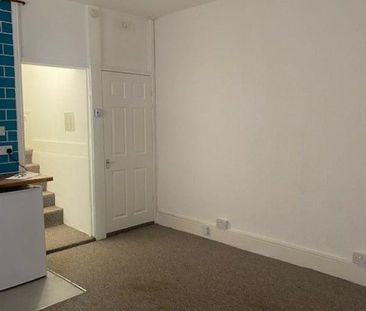 1 bedroom ground floor flat to rent - Photo 4