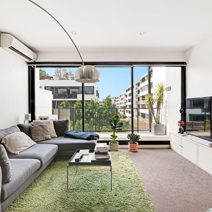 Modern Dual Level, Top-Floor Two Bedroom Apartment with Parking - Photo 1