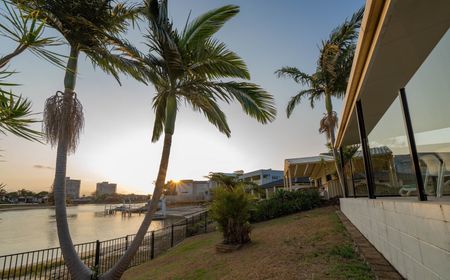 Waterfront Home in Broadbeach Waters - Photo 4