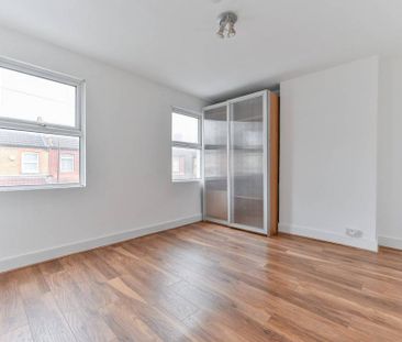 4 bedroom terraced house to rent - Photo 3