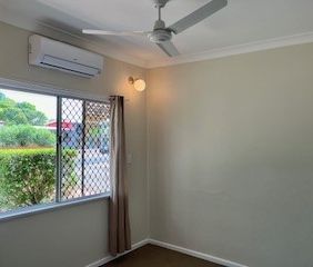 Lowset 2 bedroom unit close to school - shops and beach - Photo 3