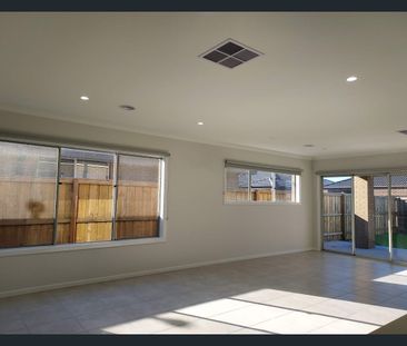 Spacious 4-Bedroom Family Home in Mickleham! - Photo 1