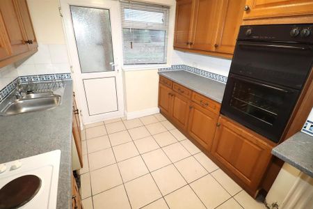 3 bedroom terraced house to rent - Photo 5