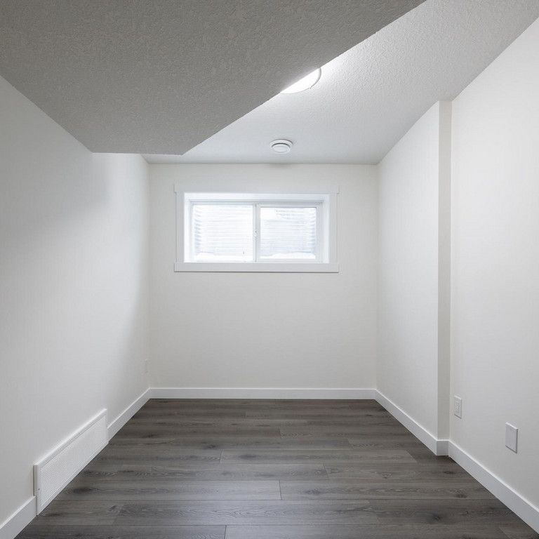 3 & 1 Bedroom Duplex Style units in Spruce Grove - SF175 - Photo 1