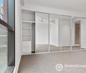 Sustainable Living in a Leafy Urban Retreat - Photo 1