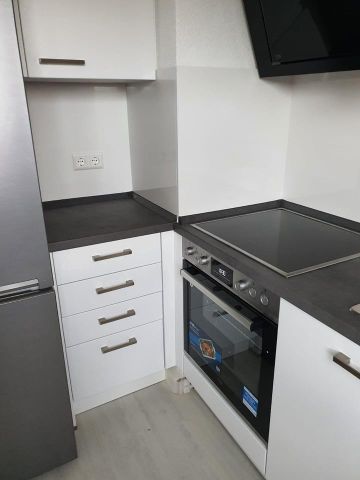 Modern, Helle sanierte 3-Zimmer-Wohnung mit EBK - Photo 4