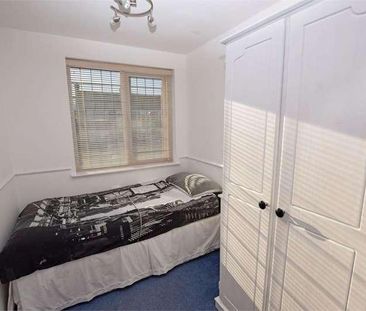 Harcourt Gardens, Rainham, Gillingham, ME8 - Photo 2