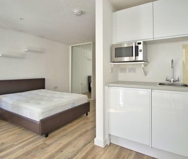 Studio to rent - Photo 2