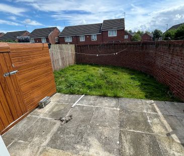 2 bedroom house to rent James Holt Avenue, L32 - Photo 1