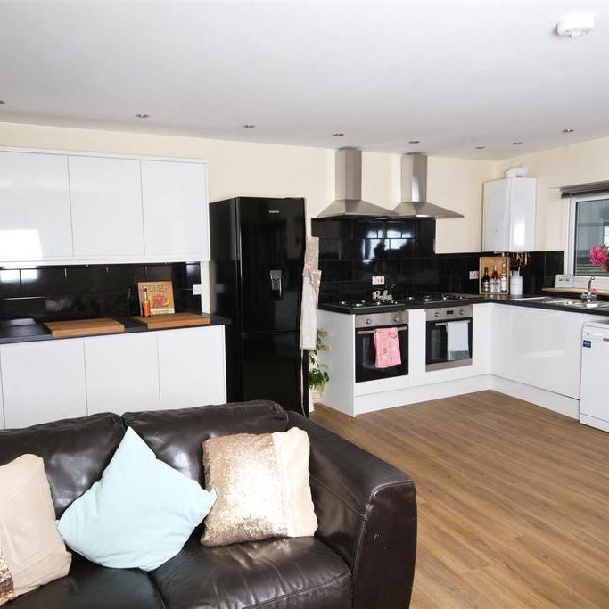 5 bedroom apartment to rent - Photo 1