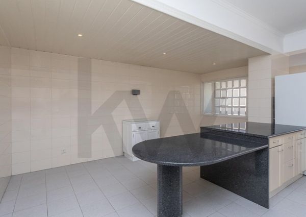 Apartamento T4 em Lisboa