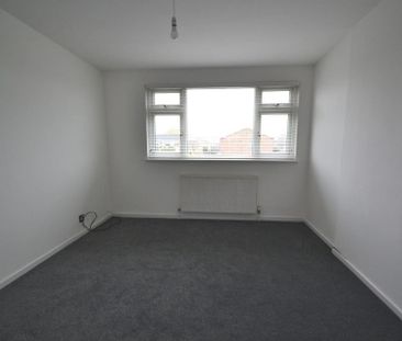 4 bedroom semi-detached house to rent - Photo 5