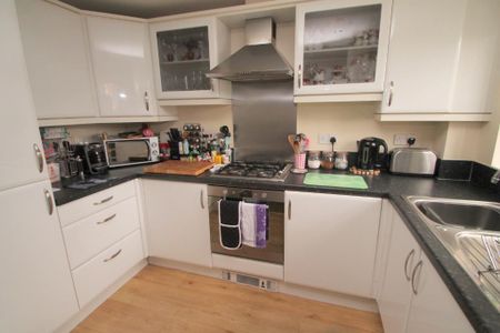 2 bedroom flat to rent - Photo 4