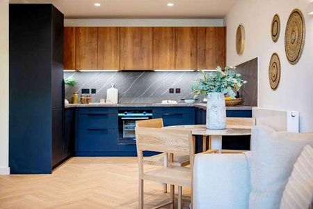 Madeleine Court, North Acton, W3 - Photo 3