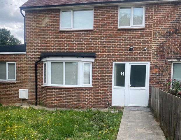 Bell Gardens Room 3 - Photo 1