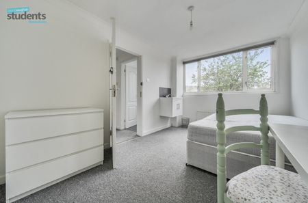 6 bedroom detached house to rent - Photo 2